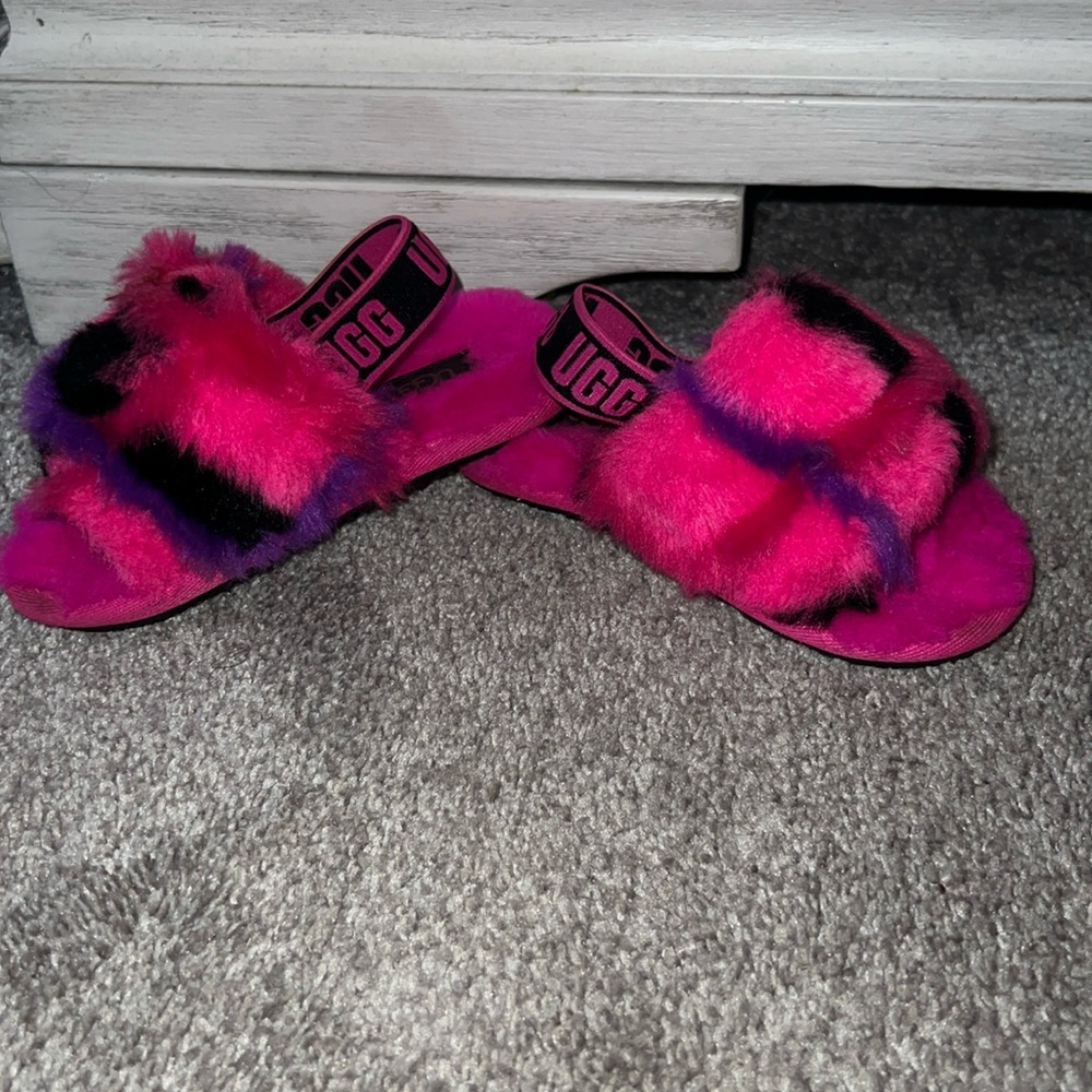 Like new!! Toddler Ugg slippers! Size 8